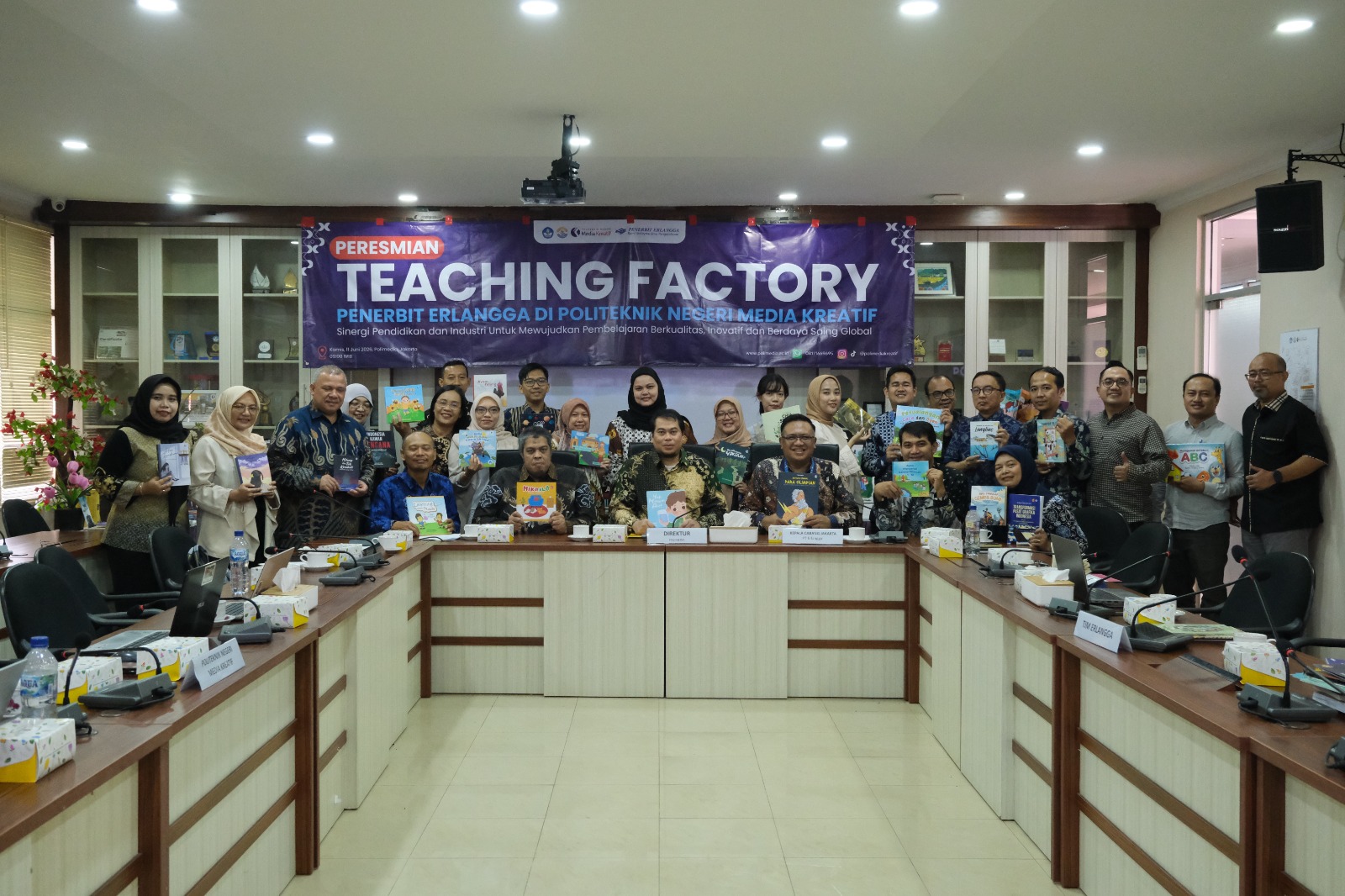 Kurasi Karya Mahasiswa Polimedia: Membuka Jalan dari Ruang Kelas Menuju Industri Penerbitan Nasional 2 Suasana Teaching Factory yang digelar Polimedia Jakarta bersama penerbit Airlangga. Foto: Dok Humas