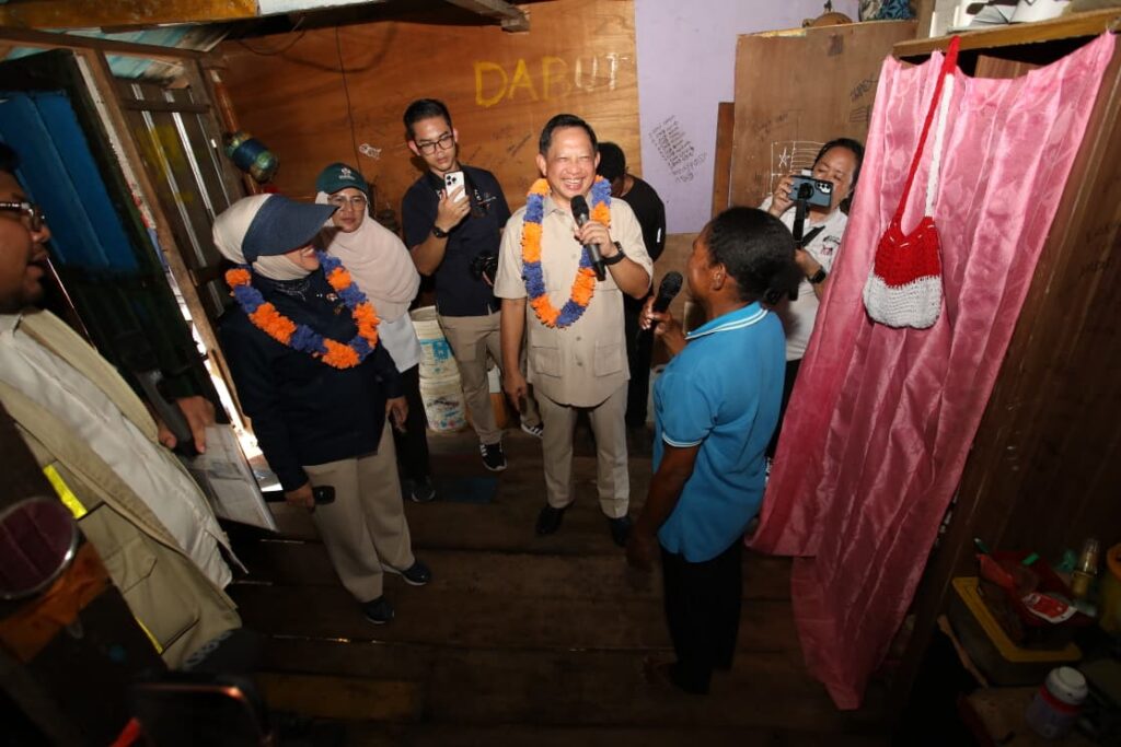 Usai SambangProgram Perumahan di Skouw, Mendagri Cek BSPS di Kampung Nelayan Tanjung Ria 2 WhatsApp Image 2026 06 22 at 15.32.38 1