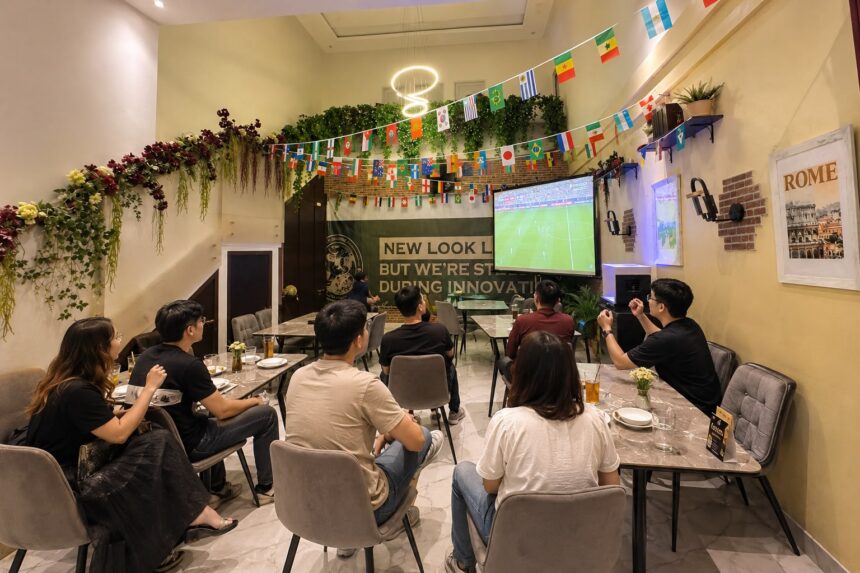 T-Bene Social Coffee & Kitchen hadirkan pengalaman nonton bareng sepak bola piala dunia 2026 dengan lisensi remsi dan sensasi berbeda bagi para pecinta sepak bola. (istimewa/dok. T-Bene Social Coffee & Kitchen)