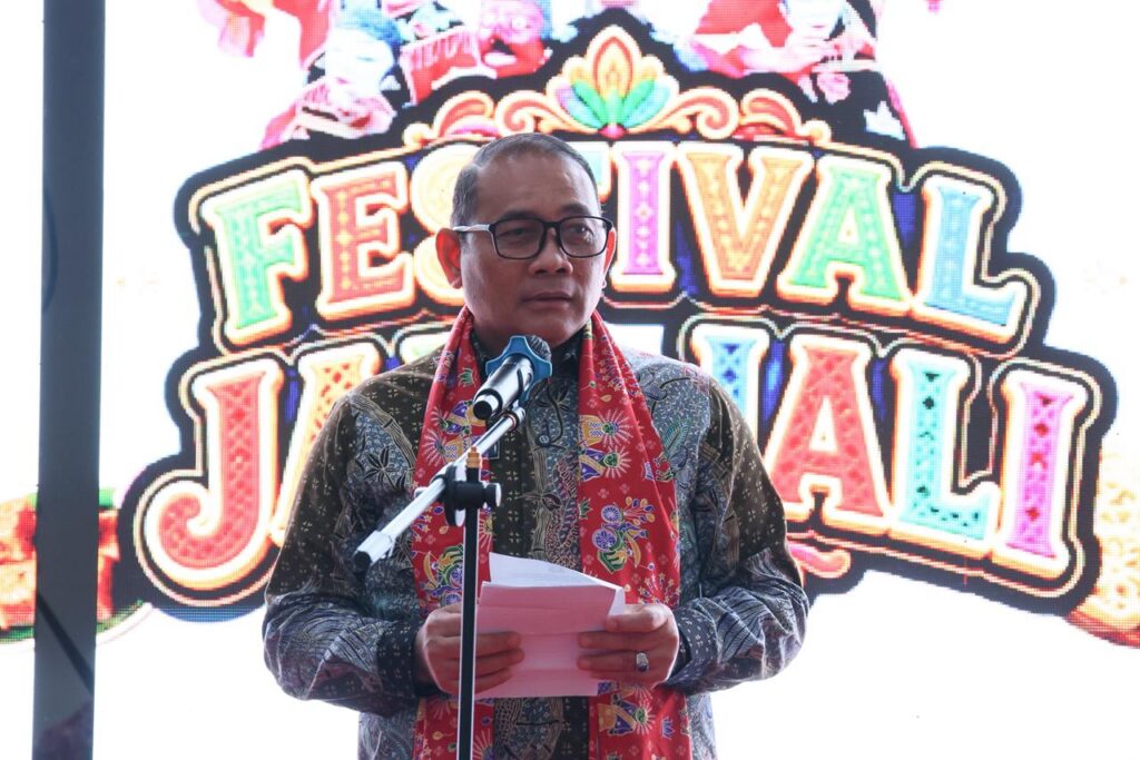 Wali Kota Jakarta Pusat, Drs. Arifin, M.A.P., (istimewa/dok. Merlynn Park Hotel Jakarta).