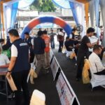 Kapolsek Pesanggrahan, Kompol Seala Syah Alam dan jajaran saat menyaksikan langsung keseruan pertandingan kejuaraan olahraga Domino yang diikuti semua kalangan di Mapolsek Pesanggarahan, Jakarta Selatan, Sabtu (20/6/2026). Foto: Joesvicar Iqbal/ipol.id