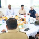 Mendagri Muhammad Tito Karnavian gelar pertemuan dengan seluruh gubernur/wakil gubernur se-Tanah Papua di Gedung Negara Papua, Kota Jayapura, Senin (22/6/2026). Foto: Kemendagri