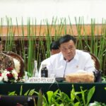 Menko Polkam Jenderal TNI (Purn) Djamari Chaniago saat membuka Rakorsus Pengendalian Karhutla Tahun 2026 di Manggala Wanabakti, Jakarta, Kamis (18/6/2026). Foto: Kemenko Polkam