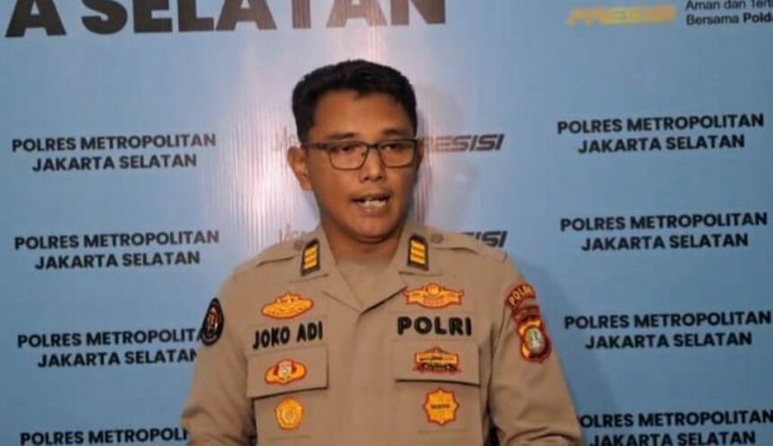 Kasi Humas Polres Metro Jakarta Selatan, AKP Joko Adi dalam memberikan keterangan kepada awak media di Jakarta. Foto: Joesvicar Iqbal/dok/ipol.id