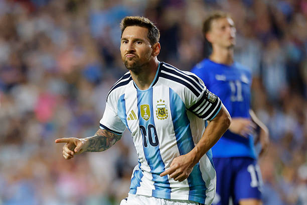 messi cetak gol argentina tutup pemanasan piala dunia dengan kemenangan telak atas islandia 10062026 103051