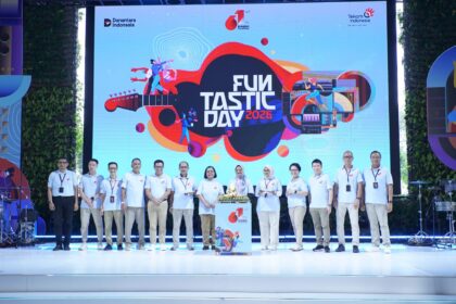 Dewan Komisaris, Direksi, dan Senior Leader TelkomGroup menghadiri puncak perayaan Hari Ulang Tahun ke-61 Telkom bertajuk Siner61 Transformasi - Funtastic Day 2026 di The Telkom Hub, Jakarta, Senin (6/7). Foto: Telkom Indonesia