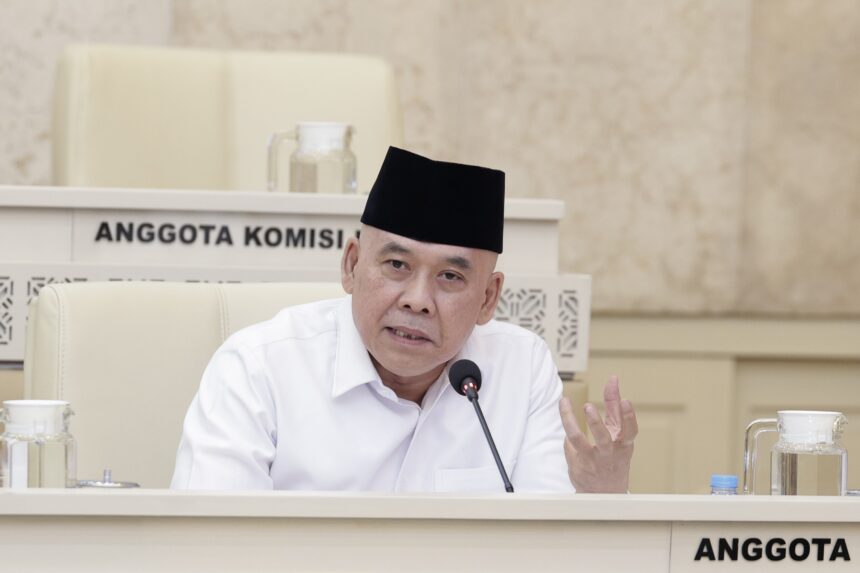 Anggota Komisi II DPR RI Heri Gunawan dalam RDP dengana Sekjen Kementerian ATR BPN di Ruang Rapat Ko20260701190509