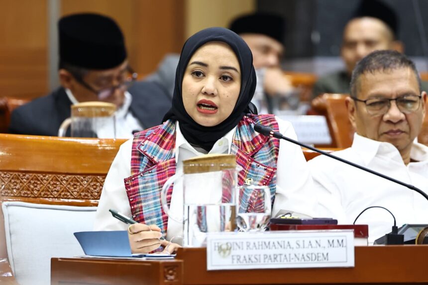 Anggota Komisi VIII DPR RI dari Fraksi Partai NasDem Dini Rahmania dalam Rapat Kerja Komisi VIII DPR20260630203654