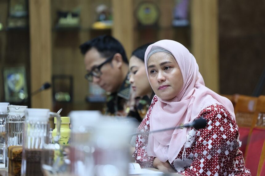 Anggota Komisi X DPR RI Karmila Sari dalam Rapat Dengar Pendapat Komisi X DPR RI dengan Kepala BRIN 20260716173940