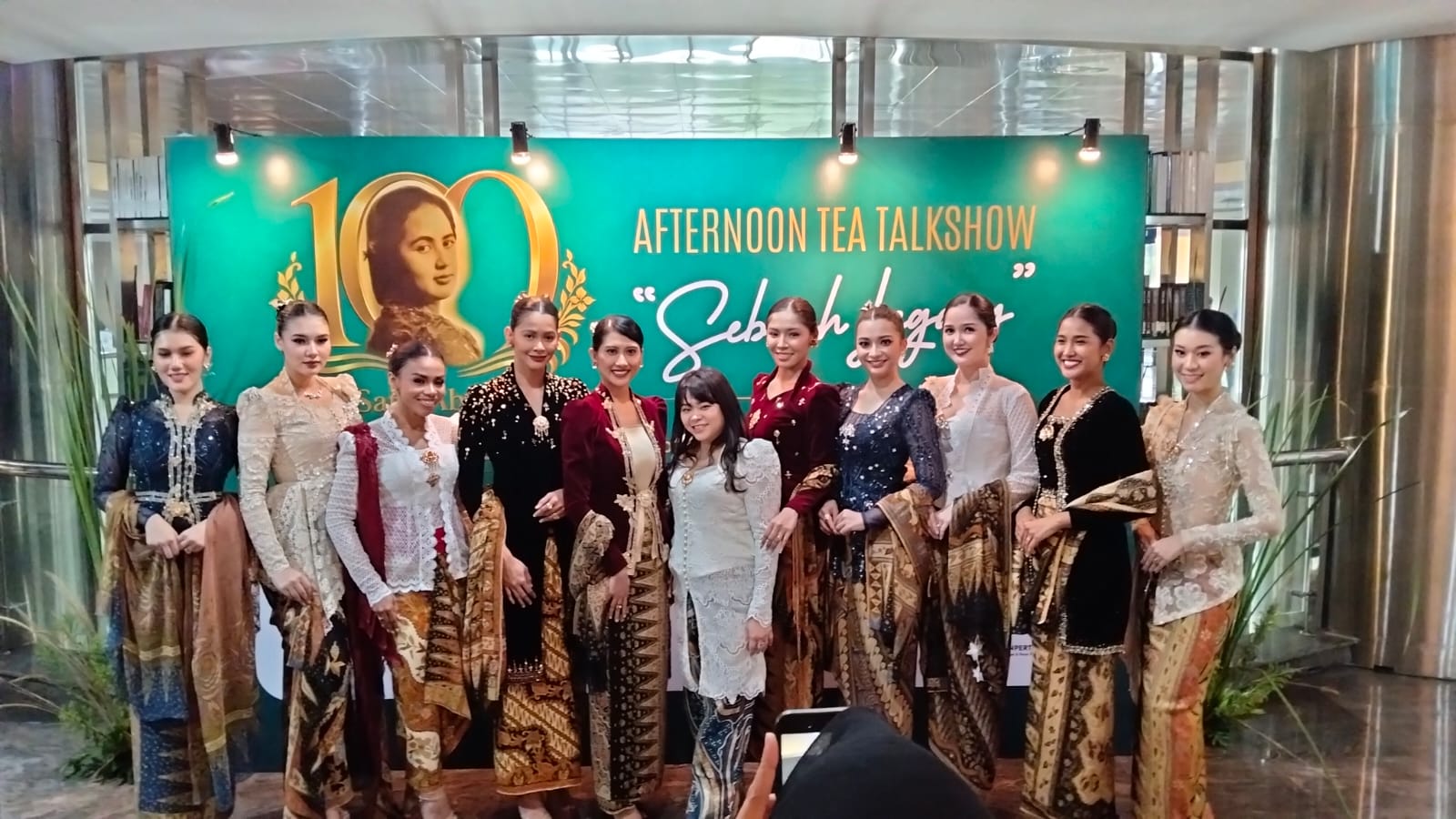 Afternoon Tea Talkshow "Sebuah Legacy" Kenang 100 Tahun Rahmi Hatta, Wariskan Nilai Keteladanan bagi Generasi Muda 2 IMG 20260701 WA0142