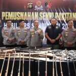 Kapolda Sumsel, Irjen Pol Sandi Nugroho dalam kegiatan pemusnahan ratusan senjata api hasil Ops Senpi Musi 2026. Foto: Bid Humas Polda Sumsel