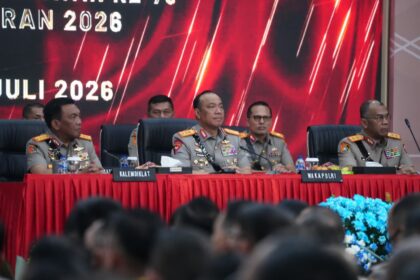 Wakapolri Komjen Dedi Prasetyo saat memimpin Upacara Penutupan Pendidikan Sespimti Polri Dikreg Ke-35, Sespimmen Polri Dikreg Ke-66, Sekolah Pengembangan Profesi Kepolisian (SPPK) Angkatan Ke-3, dan Sespimma Polri Angkatan Ke-75 Tahun Anggaran 2026 di Sespim Lemdiklat Polri, Jumat (3/7/2026). Foto: Divisi Humas Polri