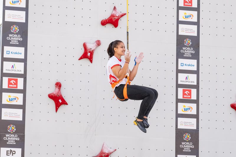 Atlet panjat tebing Indonesia, Desak Made Rita Kusuma Dewi, memberikan klarifikasi terkait pernyataannya usai meraih medali emas di World Climbing Series Krakow 2026.