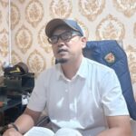 Kanit Reskrim Polsek Jatinegara, AKP Eko Bayu Suharto, memberikan keterangan ke wartawan terkait kasus pencurian pagar pengaman jalur hijau di kolong Flyover Kampung Melayu, Jatinegara, Jakarta Timur, Rabu (8/7/2026).Foto: Ist