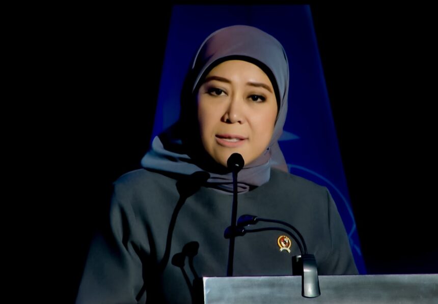 Menteri Komunikasi dan Digital (Menkomdigi), Meutya Hafid, mengatakan Presiden Prabowo Subianto memandang AI tidak boleh hanya diposisikan sebagai teknologi yang harus dikendalikan risikonya, tetapi juga sebagai instrumen untuk mempercepat pembangunan, terutama bagi negara-negara berkembang. Hal itu disampaikan Menkomdigi saat mewakili Presiden Republik Indonesia Prabowo Subianto pada Global Dialogue on AI Governance di Jenewa, Selasa (7/7/2026). Foto: Ditjen KPM Kemkomdigi/Istimewa