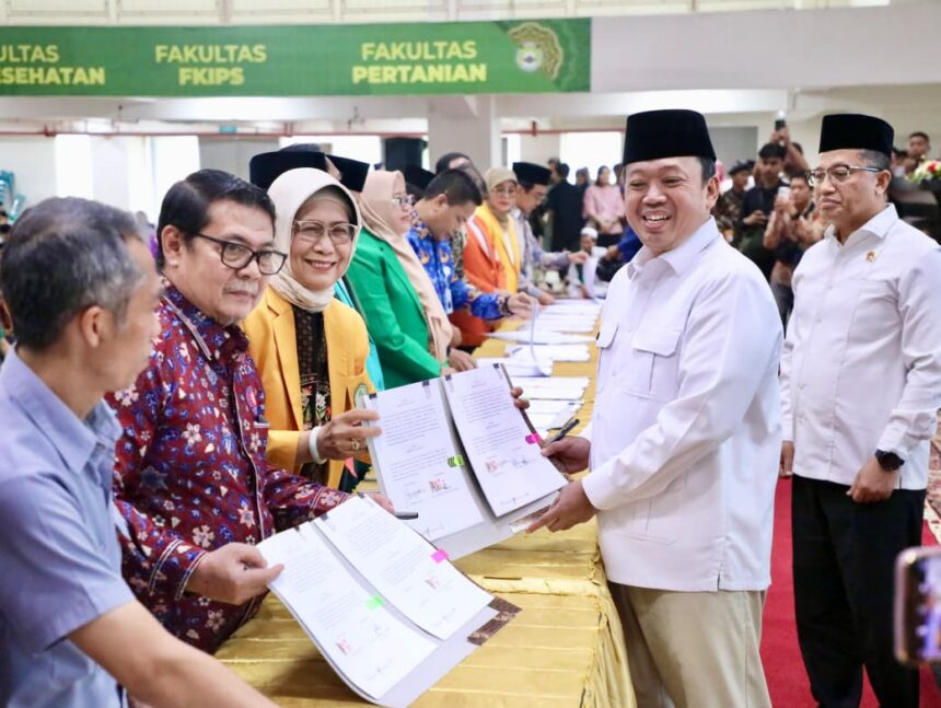 Menteri Nusron bersama civitas kampus di Makassar Sulawesi Selatan. Foto: Dok Humas