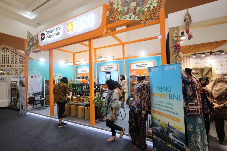 Pameran Puspa Nuswantara 2026 yang mengusung tema “Rupa Makna Tambal Nusantara” diselenggarakan oleh Asosiasi Perajin dan Pengusaha Batik Indonesia (APPBI) di Hall A Jakarta International Convention Center (JICC), Senayan, pada 8–12 Juli 2026. Foto: Dok BNI