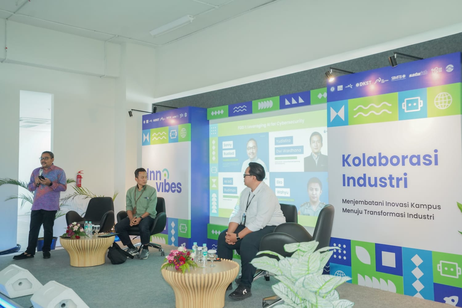Lewat AIcosystem, Telkom Perkuat Kolaborasi AI Nasional di InnoVibes 2026 2 Suasana Industry Showcase InnoVibes 2026 di ITB Innovation Park, Bandung, Kamis (16/7). Melalui AIcosystem, Telkom memperkuat kolaborasi lintas sektor untuk mendorong pengembangan ekosistem AI nasional yang terintegrasi. Foto: Telkom Indonesia