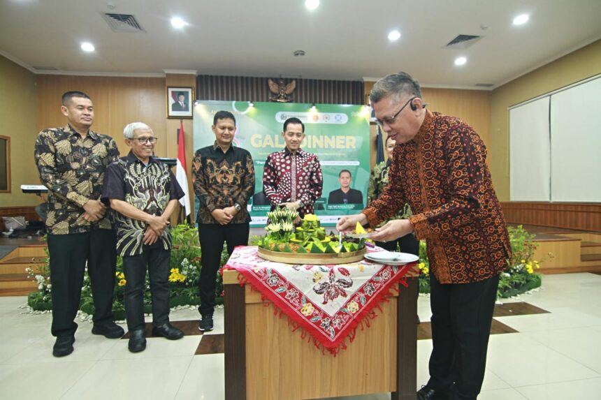 Ketua Umum Forum Pimpinan Redaksi Multimedia Indonesia (FPRMI), Bernadus Wilson Lumi, pada Gala Dinner peringatan Hari Ulang Tahun (HUT) ke-3 FPRMI yang digelar di Ballroom DPD RI Perwakilan Daerah Istimewa Yogyakarta, Jumat (17/7/2026). Foto: ipol.id