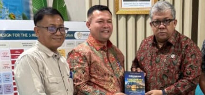 Bupati Aceh Utara H. Ismail A. Jalil, S.E., M.M., yang akrab disapa Ayah Wa, akan menerima Pimred Award 2026 kategori Bupati Terbaik Bidang Komunikasi dan Informasi Publik pada malam puncak Hari Ulang Tahun (HUT) ke-3 Forum Pimpinan Redaksi Multimedia Indonesia di Hotel Alana Yogyakarta, Sabtu (18/7/2026) malam. Foto: Ist