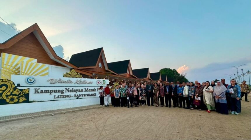 Kunjungan delegasi ASEAN-ID Blue ke KNMP Lateng pada 17-18 Juli lalu merupakan rangkaian forum yang digelar Kementerian Luar Negeri bekerja sama dengan Pemerintah Kabupaten Banyuwangi, serta Kementerian Luar Negeri dan Perdagangan Selandia Baru. Foto: Dok KKP