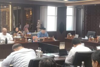 Anggota DPRD DKI Fraksi Demokrat, Ferrial Sofyan. (baju biru). Foto: Sofian Ismanto/ipol.id