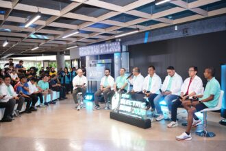 Suasana Press Conference PLN Electric Run 2026 di Kantor PLN Pusat, Jakarta pada Jumat (24/7). Memasuki tahun keempat penyelenggaraan, PLN mengusung tema "Powering Our Green Future" dengan membuka slot bagi 8.000 pelari pada kategori 5K, 10K, dan Half Marathon yang akan digelar pada 8 November 2026 di Bumi Serpong Damai, Tangerang. Foto: Dok PLN