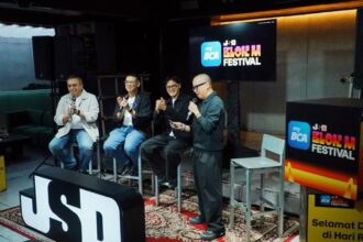 myBCA JSD Blok M Festival Dukung Ekonomi Kreatif Indonesia - Board of Business Development MRT Farchad Mahfud (kiri), SVP Marketing Communication BCA Adrian (kedua dari kiri), Head & Festival Director myBCA JSD Blok M Festival 2026 Albie Trisura (ketiga dari kiri) pada Press Conference myBCA JSD Blok M Festival 2026, Jumat (24/7/2026). BCA menghadirkan berbagai penawaran menarik bagi pengunjung myBCA JSD Blok M Festival 2026 akan berlangsung pada 31 Juli-2 Agustus mendatang untuk meningkatkan daya beli pengunjung dan mendorong para pelaku UMKM dan brand lokal Indonesia untuk naik kelas. Foto: Ist