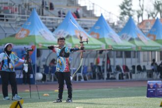 AKURASI-Pemanah muda asal Jepara Jabr Rajaa’Challe yang turun di nomor Individu Nasional U15 Putra sukses menggenapi perolehan medali emas kontingen Jawa Tengah. Foto/Megapro