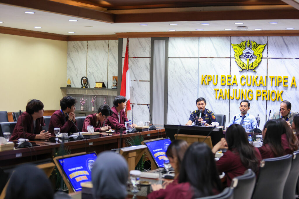 Bea Cukai Tanjung Priok berikan edukasi ekspor-impor bagi mahasiswa Universitas Bina Nusantara (Binus) Alam Sutera. (Istimewa/dok. Bea Cukai Tanjung Priok).