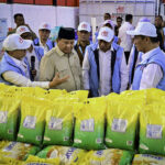 Presiden Prabowo Subianto meresmikan peluncuran kelembagaan Koperasi Desa/Kelurahan Merah Putih (KDMP/KKMP) di Koperasi Desa Merah Putih Bentangan, Desa Bentangan, Kecamatan Wonosari, Klaten, Senin (21/7/2025). Foto: BPMI Setpres
