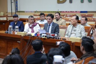 Ketua Komisi III DPR RI Habiburokhman dalam Konferensi Pers di Gedung Nusantara II DPR RI Senayan20260713173900