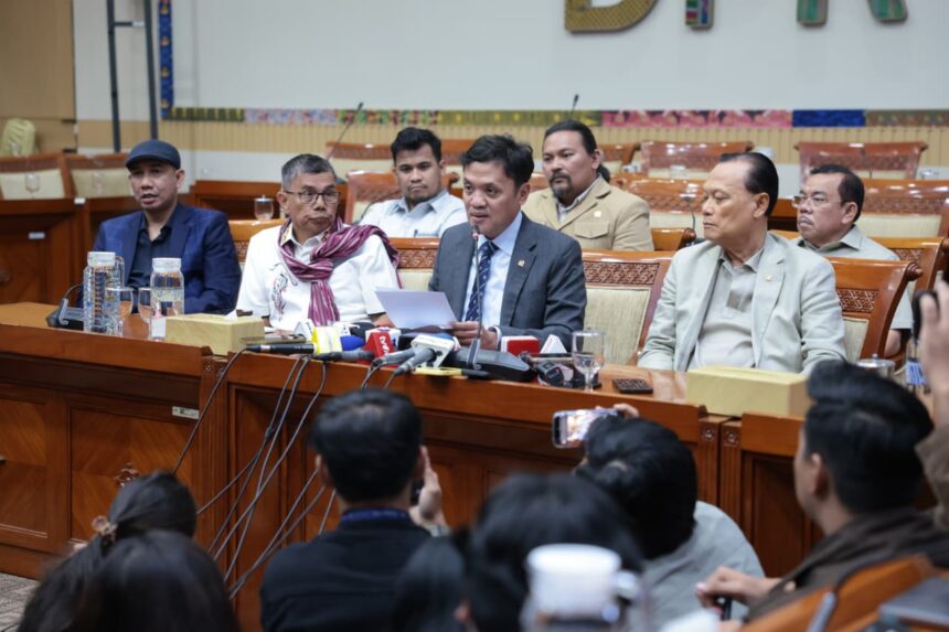 Ketua Komisi III DPR RI Habiburokhman dalam Konferensi Pers di Gedung Nusantara II DPR RI Senayan20260713173900