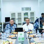 Ketua Tim Kunjungan Kerja Spesifik Komisi V DPR RI Edi Purwanto Kanan saat memimpin Kunjungan Ker20260711172711