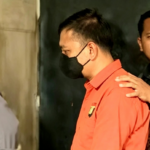 Don Ritto berbaju tahanan dilimpahkan ke Kejaksaan Agung, Jumat (17/7/2026). Foto: ipol.id