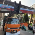 Truk Tabrak JPO Tendean