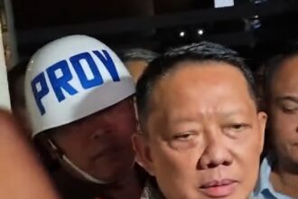 Eks Jaksa Agung Muda Pidana Khusus (Jampidsus), Febrie Adriansyah saat hendak ditahan ke Rutan KPK, Jumat (24/7/2026) malam. Foto: Tangkap layar video IG @officialinews