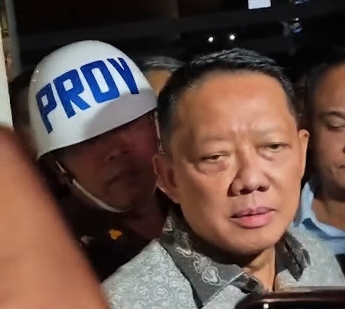 Eks Jaksa Agung Muda Pidana Khusus (Jampidsus), Febrie Adriansyah saat hendak ditahan ke Rutan KPK, Jumat (24/7/2026) malam. Foto: Tangkap layar video IG @officialinews