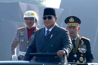 Presiden Prabowo dan Kapolri Listyo Sigit melakukan pemeriksaan pasukan pada HUT ke-80 Bhayangkara di Cikeas. Foto: Biro Pers Sekretariat Presiden