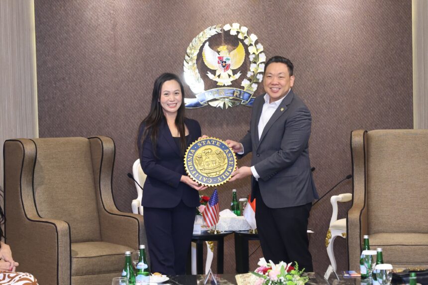 Wakil Ketua Komisi IX DPR RI Charles Honoris dalam agenda Friendly Talk yang berlangsung di Ruang D20260714153931