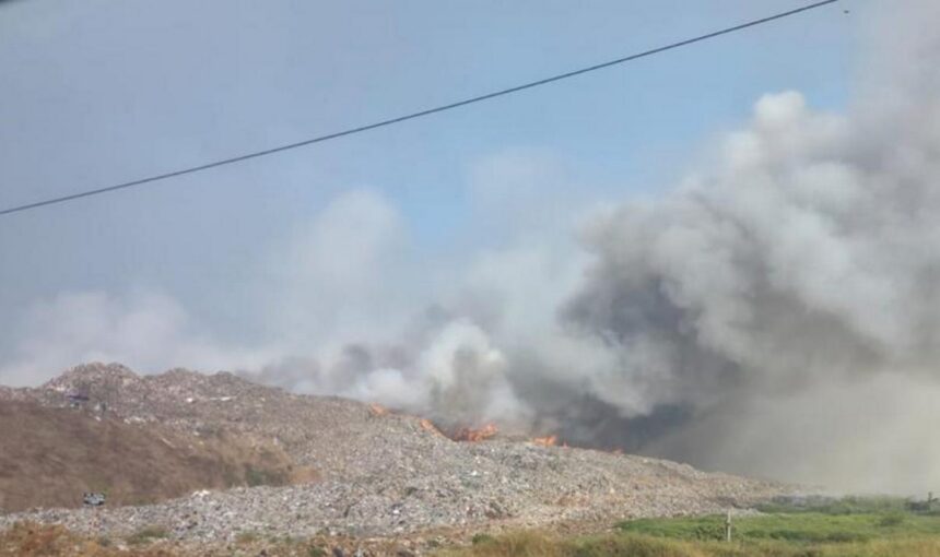 Kebakaran di TPA Jatiwaringin, Kecamatan Mauk, Kabupaten Tangerang, Rabu (1/7/2026). Foto: BNPB