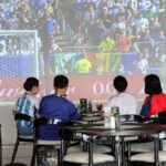Vasaka Hotel Jakarta mengajak para pecinta sepak bola menikmati euforia pertandingan melalui program Nonton Bareng (Nobar) di Canting Restaurant, yang berlokasi di lantai 7 Vasaka Hotel Jakarta. (istimewa/dok. Vasaka Hotel Jakarta).