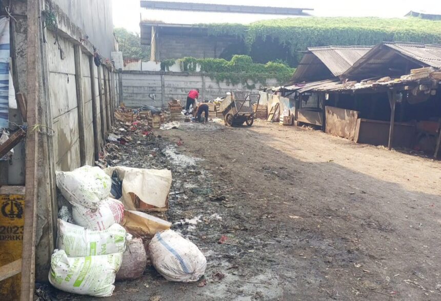 TPS RW 01, Cakung Barat, Cakung, Jakarta Timur, Kamis (9/7/2026) siang, sudah bersih dari tumpukan sampah. Foto: Joesvicar Iqbal/ipol.id