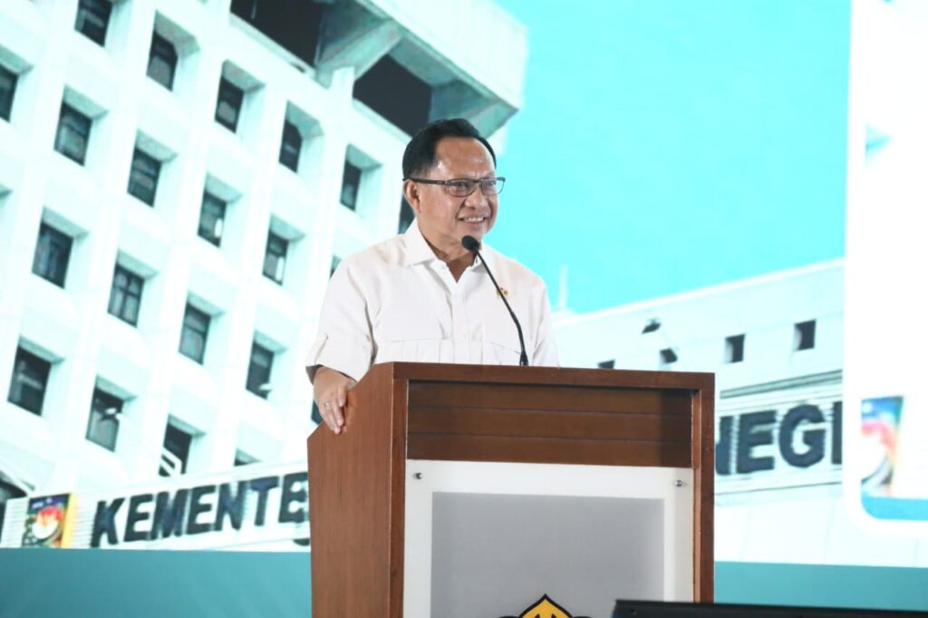 Mendagri: Kades Harus Naik Kelas agar Desa Mandiri dan Bendung Urbanisasi 2 WhatsApp Image 2026 07 14 at 15.53.47 1