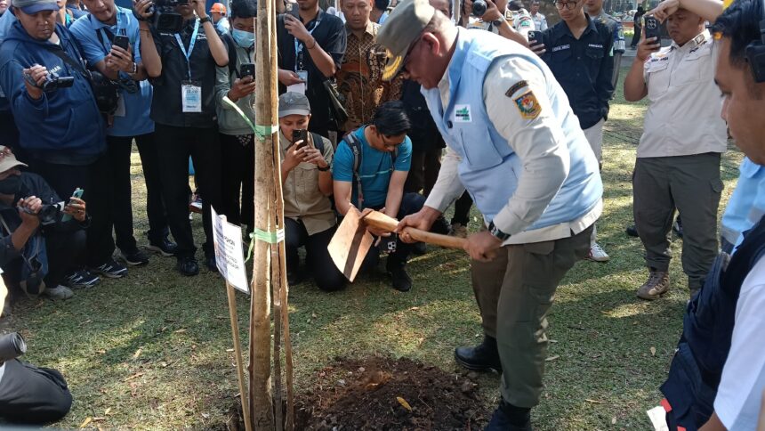 Direktur Jenderal (Dirjen) Bina Adwil Kemendagri Safrizal ZA dorong kebersihan lingkungan. Foto: Dok humas