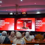 Direktur Human Capital Management Telkom Willy Saelan menyampaikan keynote speech secara daring pada forum CorpU Association Insight di Telkom Corporate University, Bandung, Kamis (9/7). Melalui forum ini, Telkom CorpU mendorong kolaborasi lintas organisasi untuk memperkuat ekosistem pengembangan talenta yang adaptif, terintegrasi, dan berorientasi pada dampak melalui pemanfaatan Artificial Intelligence (AI). Foto: Telkom Indonesia
