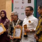 Nasir Djamil menerima Pemred Award 2026 kategori Anggota Legislatif Pusat Terbaik Bidang Komunikasi dan Informasi Publik di Hotel Alana Yogyakarta, Sabtu (18/7/2026) malam. Foto: Ist