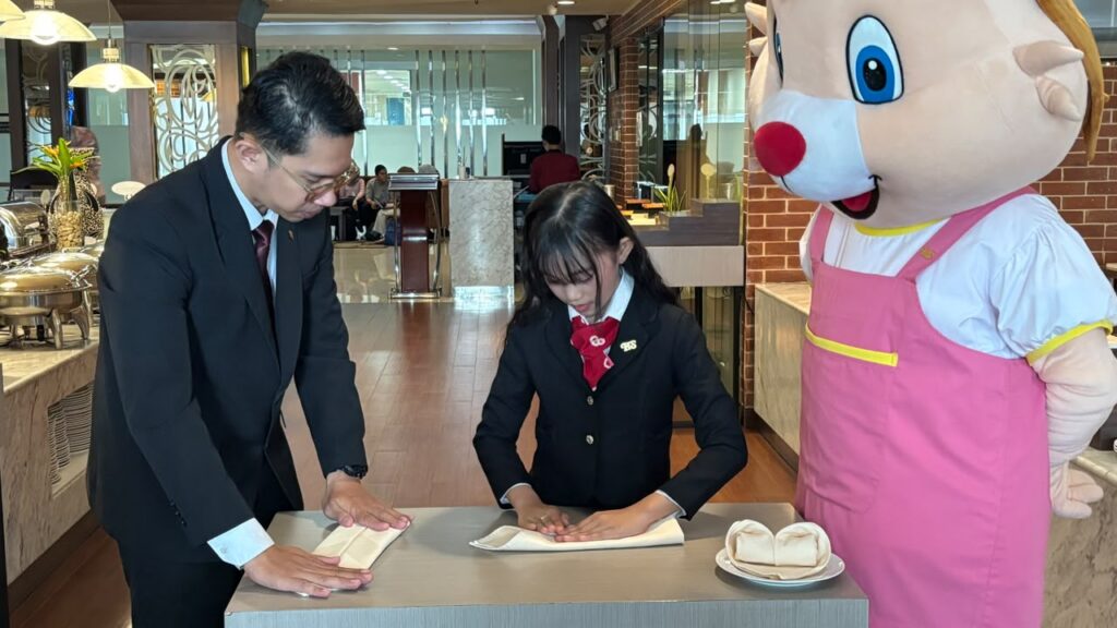 GM For A Day 2026 Sukses Digelar, 43 Anak Pimpin Operasional Hotel Selama Sehari 2 Santika Indonesia Hotels & Resorts kembali menyelenggarakan program GM For A Day 2026 dalam rangka peringatan Hari Anak Nasional. (istimewa/dok. Santika Indonesia Hotels & Resorts).
