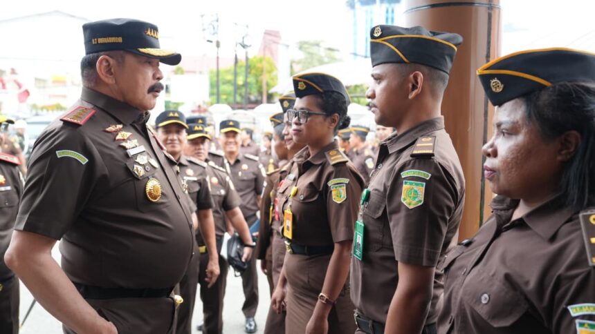 Ilustrasi jaksa yang bertugas di Kejaksaan Agung dan Kejaksaan Tinggi saat disambangi oleh Jaksa Agung ST Burhanuddin. Foto: Puspenkum Kejaksaan Agung