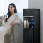 AQUA menghadirkan dispenser terbaru AQUA Water Solutions AWD-3A1BUBC. Solusi praktis menikmati air minum dingin maupun panas dengan lebih nyaman, cepat, dan higienis di rumah. (istimewa/dok. AQUA).